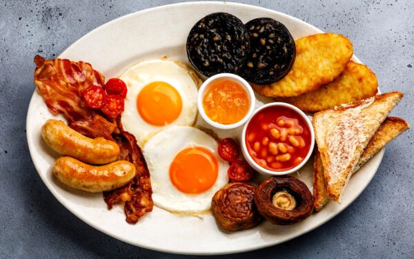 Full English Breakfast (2 Fried Eggs + 2 Sausage + 2 Hashbrown + Mushrooms + Beans & 2 Toast)